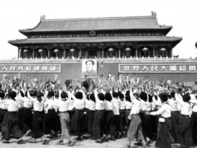 如何与强大的对手斗?听毛主席讲不怕鬼的故事