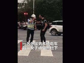 福建农林大学留学生推搡交警视频回放骑电动车违规!他的这句话让网友怒了