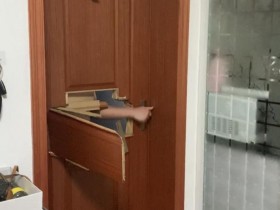 江苏女子半夜遭陌生男破门而入动机不纯干到一半被逮住!