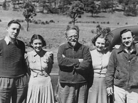 关于斯大林的读书笔记与再反思(十二)斯大林为什么要放托洛茨基出国?