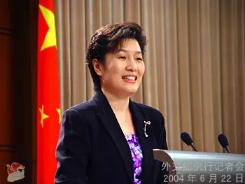 华春莹接棒陆慷位列中国首位外交部新闻司女司长（附个人简历故事）