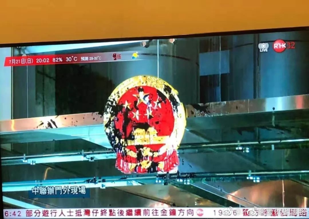 香港有多少人支持港独看他们当街被揍就知情况不妙！