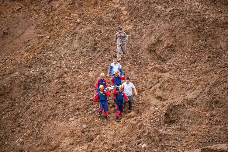 贵州水城山体滑坡最新视频击直灾难原因及死亡人数场景吓人
