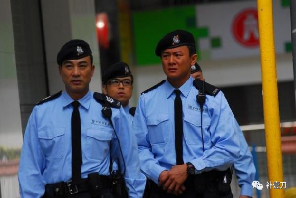 香港警察最近怎么了之警方还原驱散暴徒经过视频让人惊诧