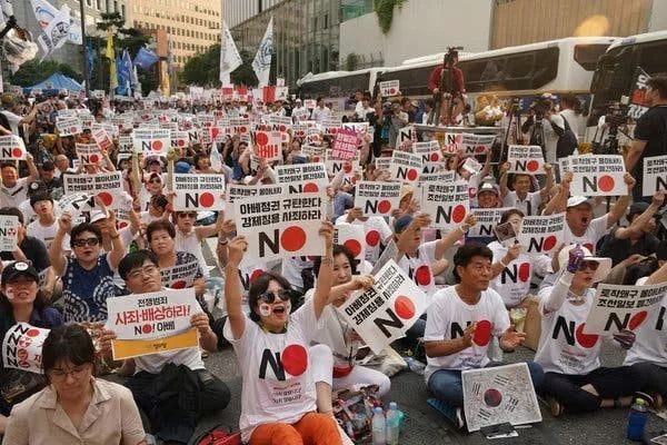 日韩为什么打起贸易战且民众互黑势不两立！
