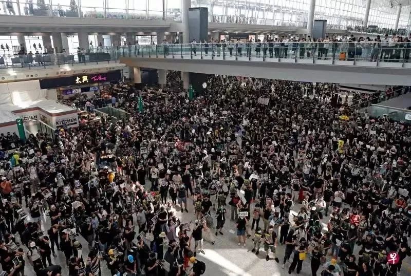 为什么香港机场取消航班这个文章说出了真相！