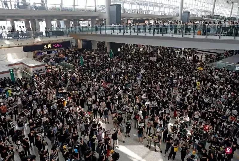 为什么香港机场取消航班这个文章说出了真相！