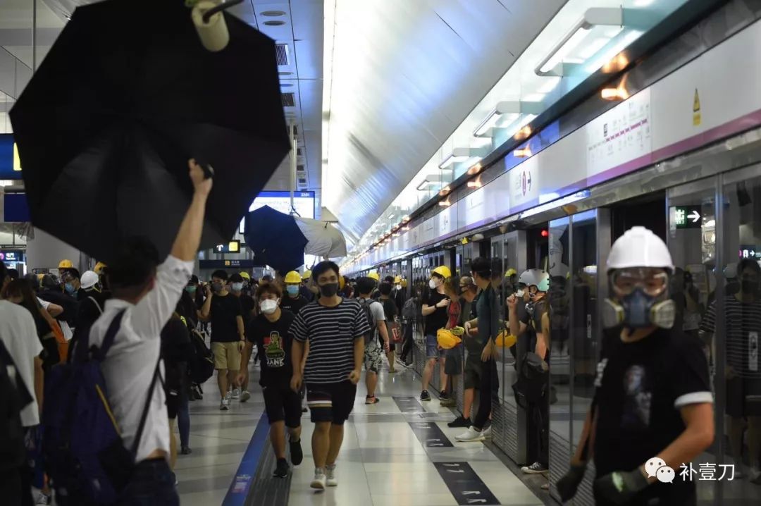 香港地铁出现的“暴徒专列”到底是什么回事？