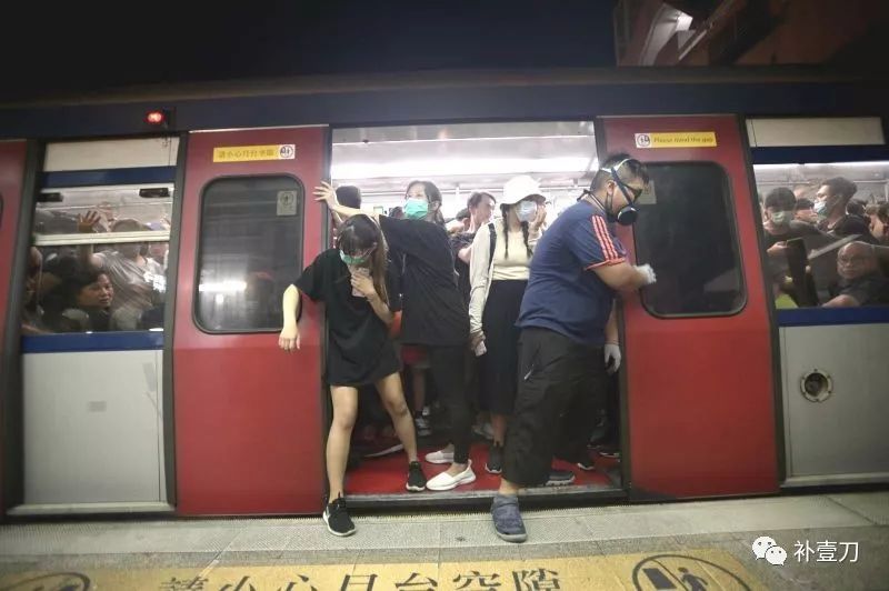 香港地铁出现的“暴徒专列”到底是什么回事？