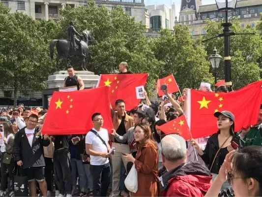 香港爆力事件最新情况之转移海外被中国留学生用国骂怼得很狼狈