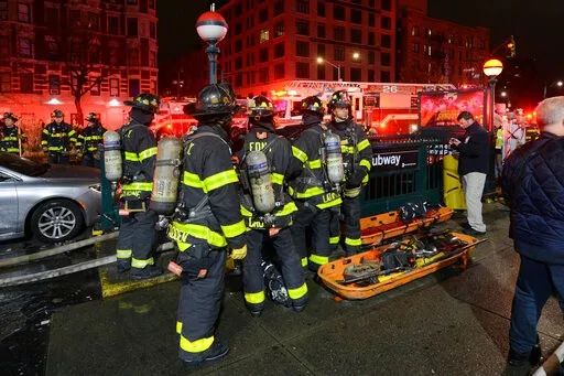 纽约地铁发生火灾死亡人数吓人特朗普怒了！