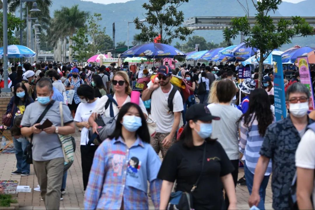 疫情下的黄金周香港由于没有内地客到访大量商铺开始倒闭！