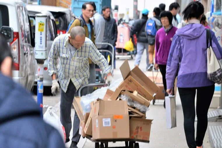 疫情下的黄金周香港由于没有内地客到访大量商铺开始倒闭！