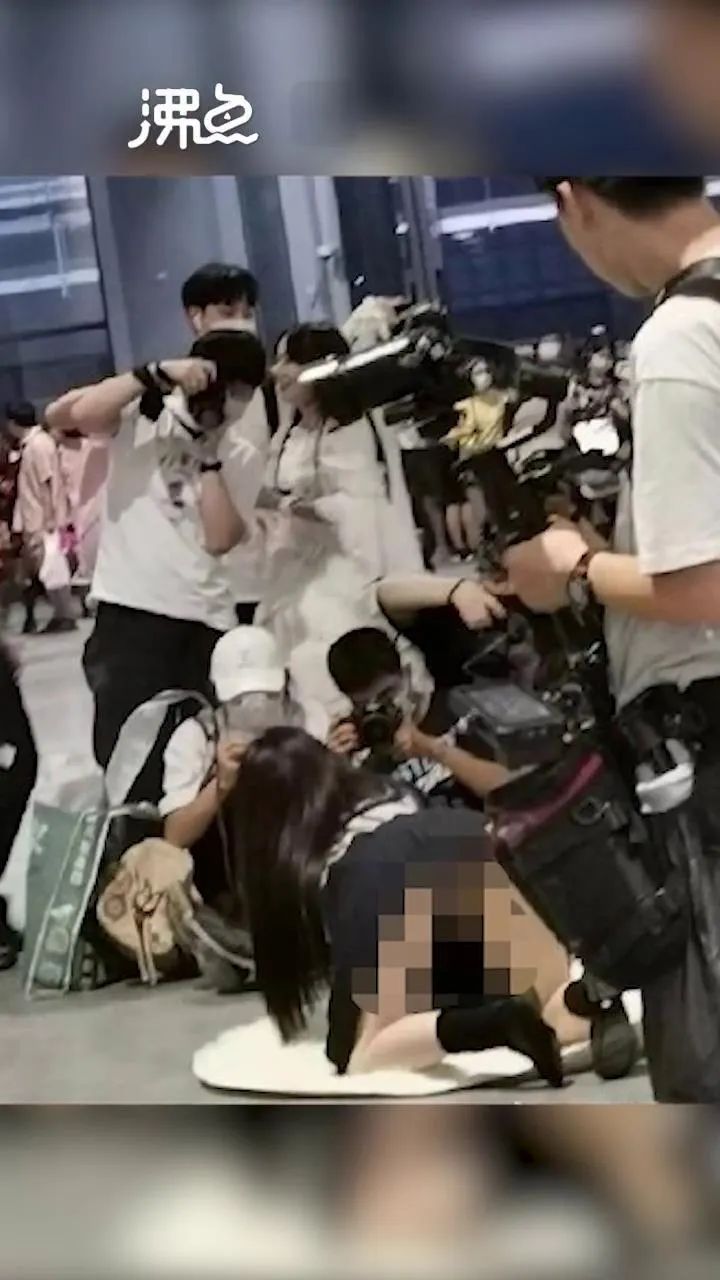 上海漫展jk事件原图片集中流出女生这样被围观的滋味只她才懂！