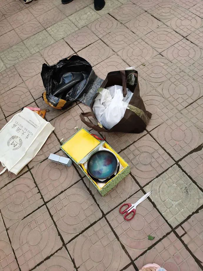 女子举报多名官员放贷牟利并受贿可能受打压让人心痛！