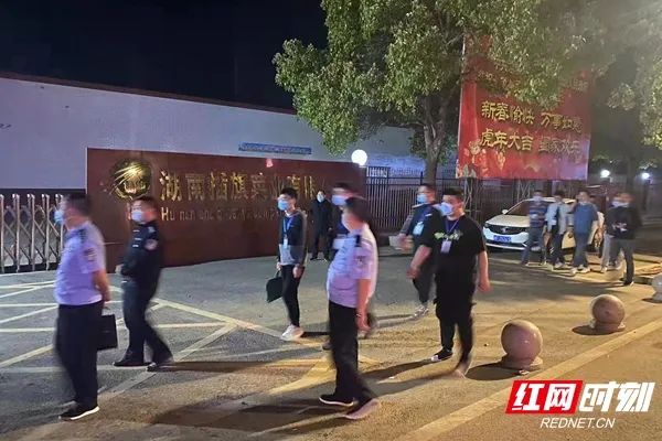 土坑酸菜涉事企业相关人员被控制：康师傅统一等多家企业连夜发文表态