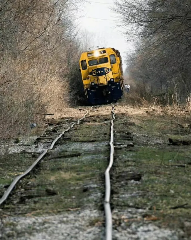 印度火车相撞事故原因竟然与美国铁轨殊途同归！